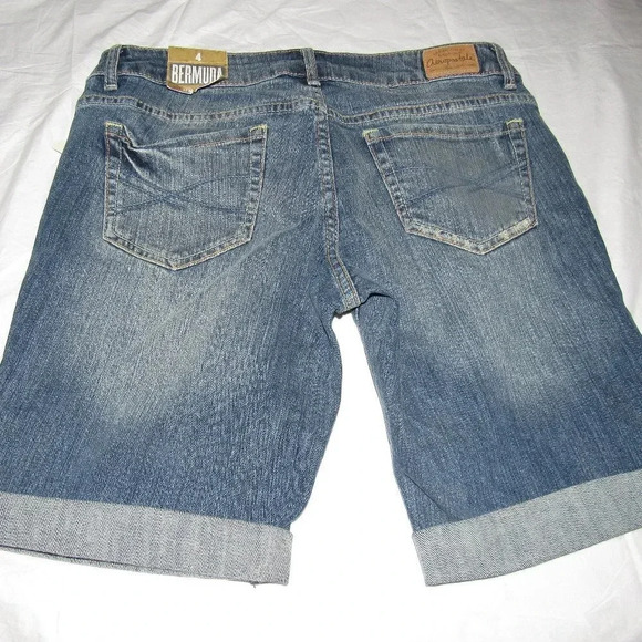 NWT AEROPOSTALE Bermuda Medium Wash Shorts Size 4 - Picture 2 of 4